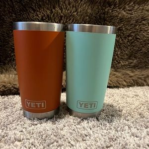 YETI RAMBLER 2- 20 OZ TUMBLER WITH MAGSLIDER
